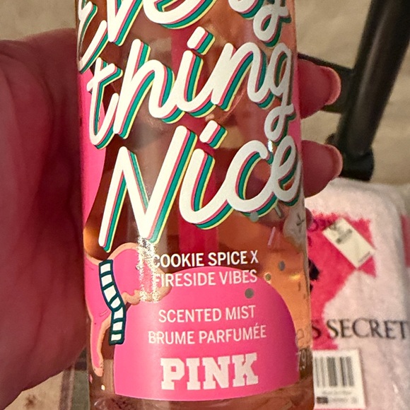 Pink Victoria’s Secret 2 item bundle Both brand new - Picture 4 of 7